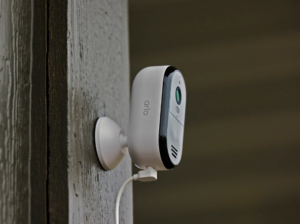 Arlo Essential Plug-In Outdoor Camera (2025)